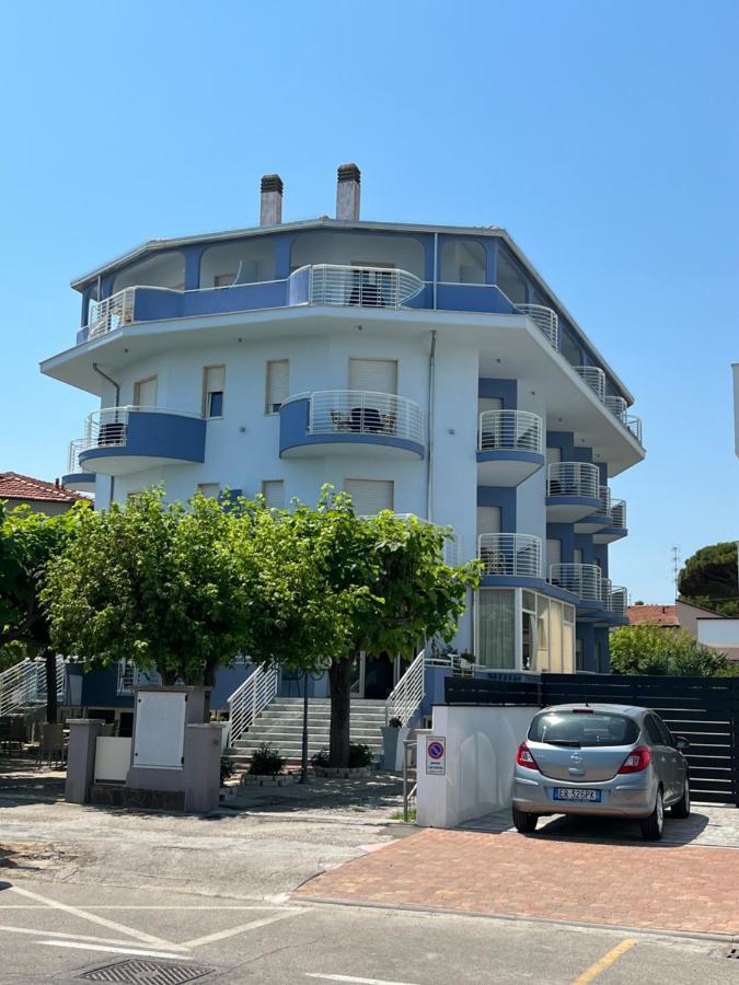 Hotel Moderno - Bed & Breakfast Cervia Exterior foto