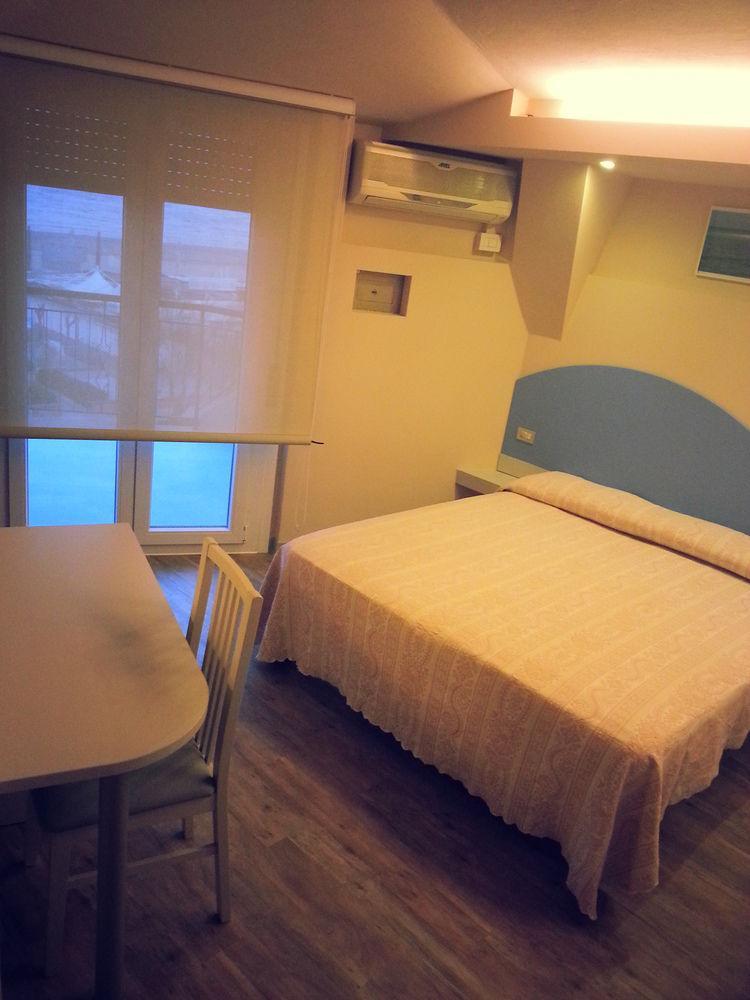 Hotel Moderno - Bed & Breakfast Cervia Exterior foto