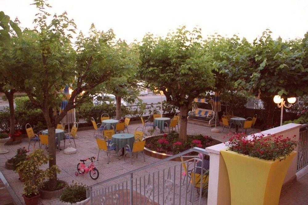 Hotel Moderno - Bed & Breakfast Cervia Exterior foto