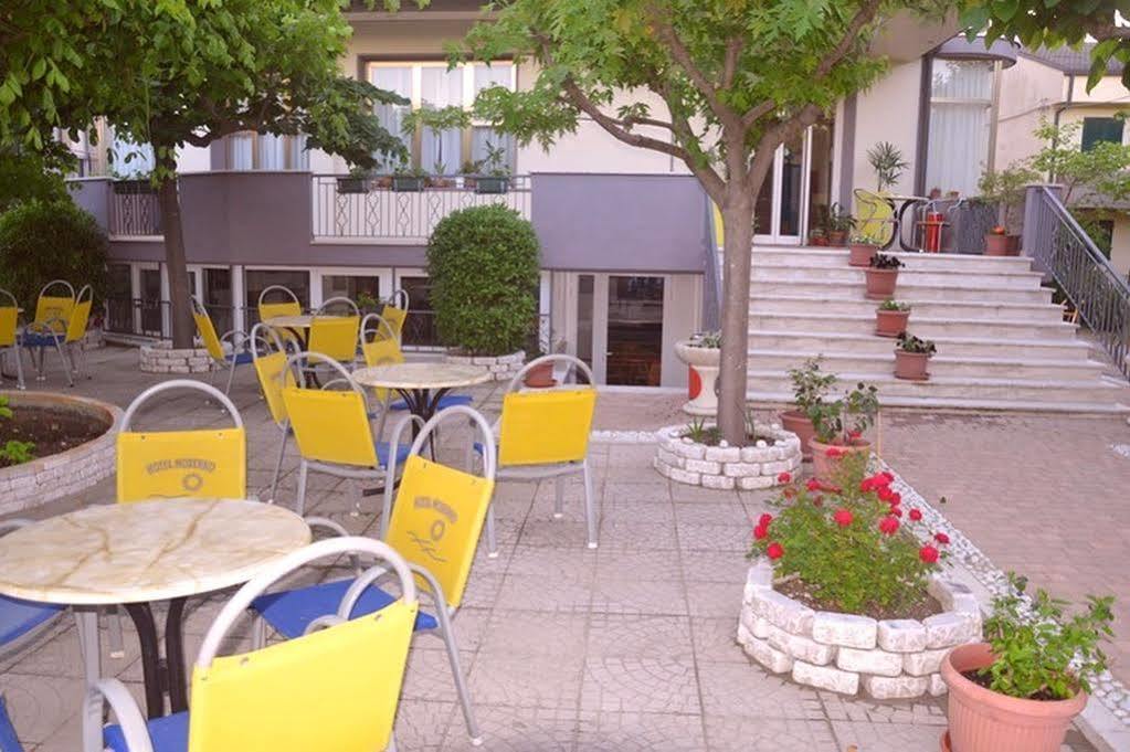 Hotel Moderno - Bed & Breakfast Cervia Exterior foto